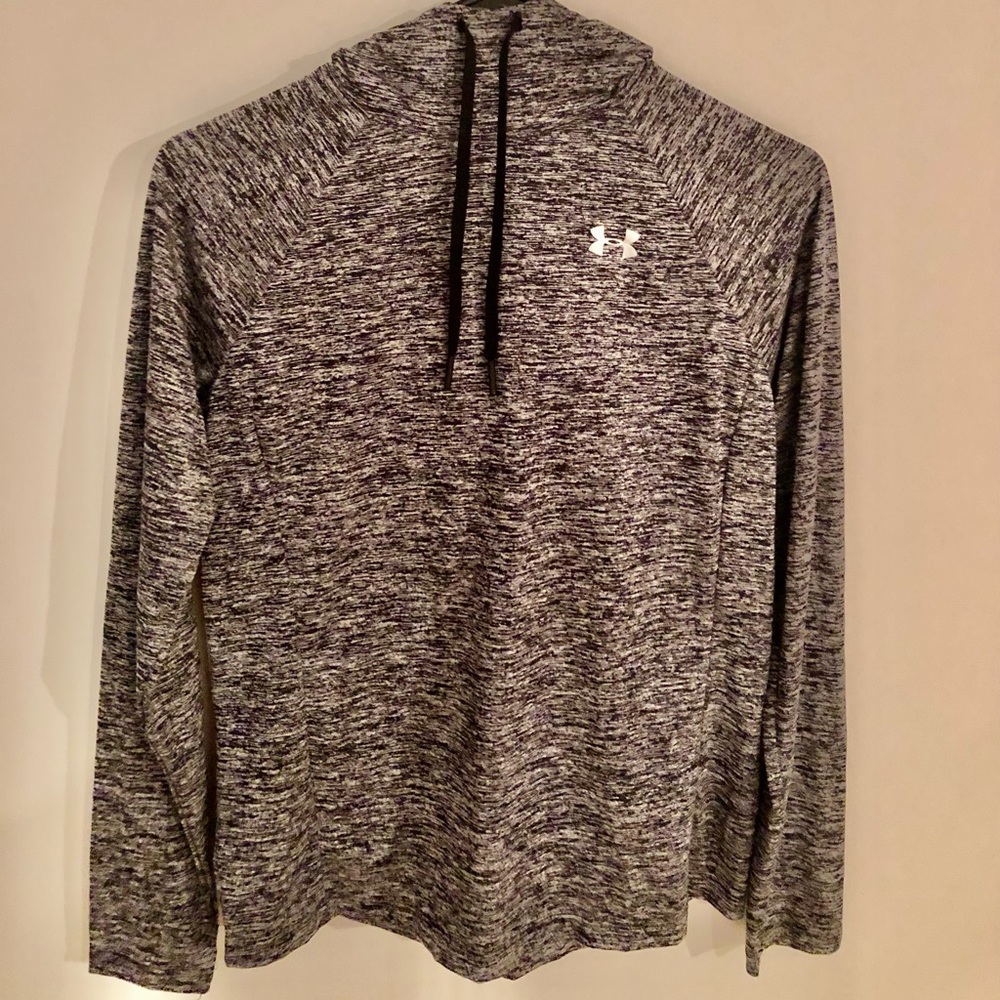 Under Armour, long sleeve with hood